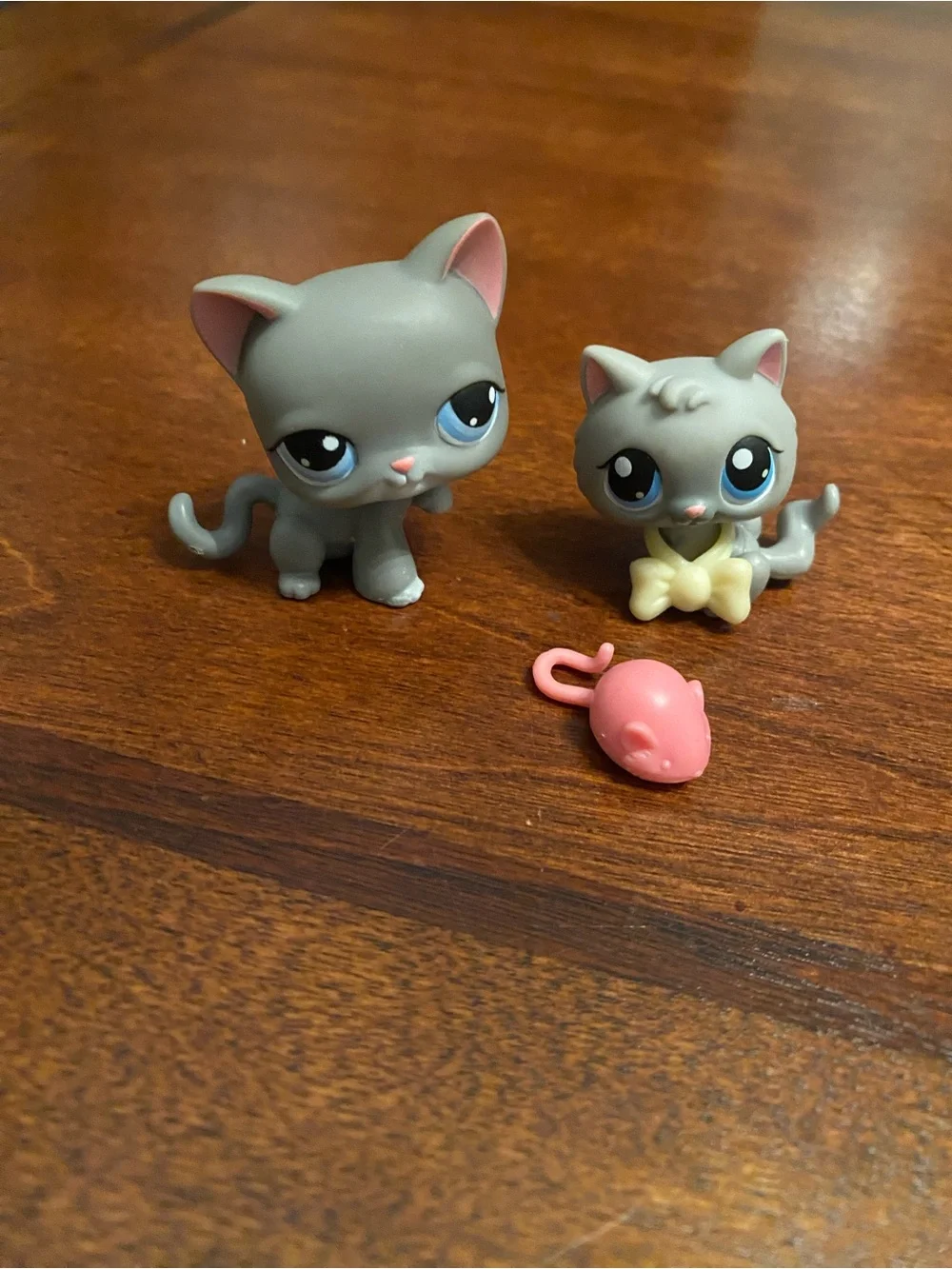 Littlest Pet Shop Gray Cat#74 and Kitten #66 with Extras